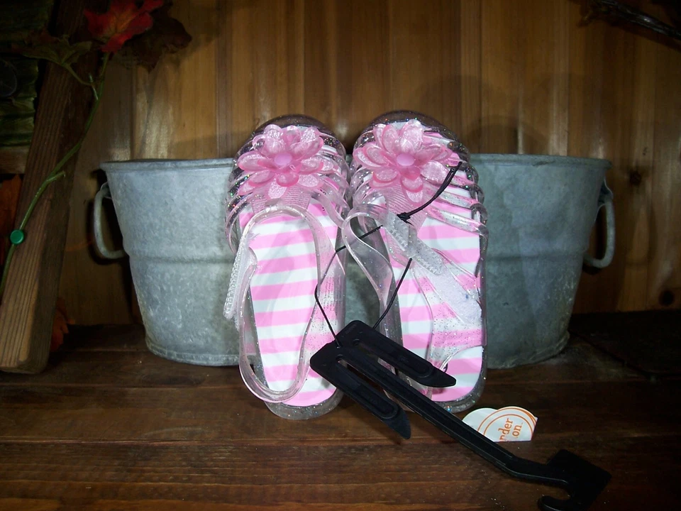 Sandálias de verão de borracha transparente para meninas Wonder Nation tamanho 9 ajustáveis - Imagem 1 de 1