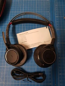 Plantronics - Voyager Focus UC avec support de charge - Photo 1/4