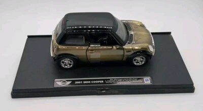 NewRay City Cruiser Collection 2001 Mini Cooper 1/32 Scale Die Cast - Image 1 of 4