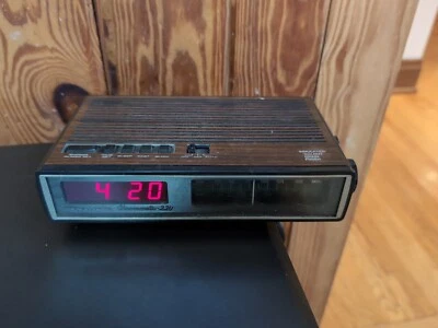 Realistic Chronomatic-220 Alarm Clock Radio AM FM Tested Working - Image 1 of 3