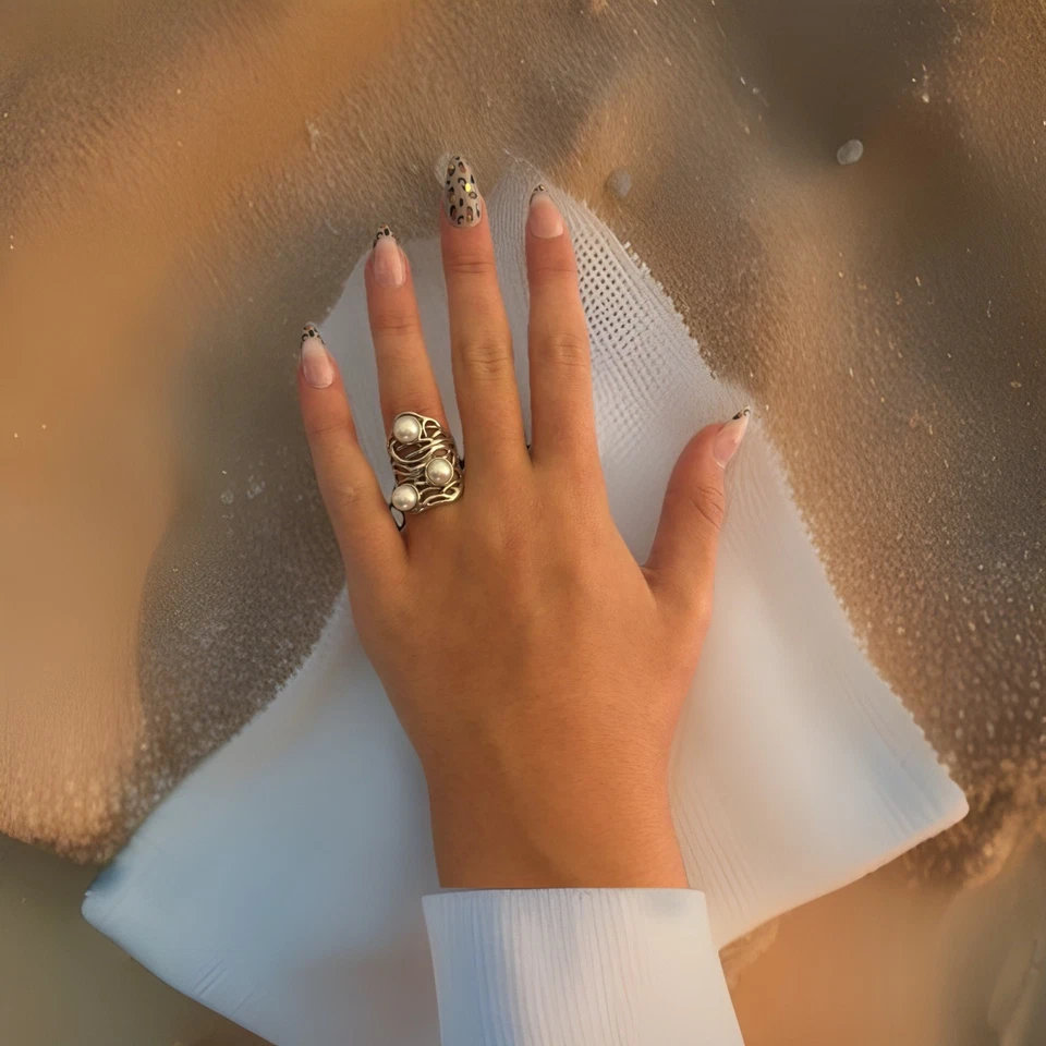 HG Hagit Gorali Israel Design 925 Sterling Silver 3 Pearls Intricate Ring Size 5 - Image 1 of 4