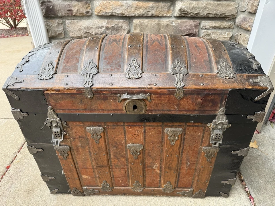 Vintage STEAMER TRUNK storage chest camelback humpback antique victorian toy box - Image 1 of 4