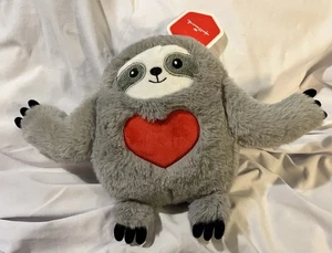 HALLMARK VALENTINE HEART SLOTH STUFFED PLUSH ANIMAL WITH ORIGINAL TAG - Picture 1 of 3
