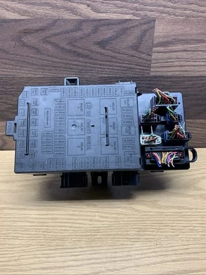 2003-2006 Ford Expedition Navigator Fuse Box Power Distribution 4L7T-14A067-AF - Image 1 of 4