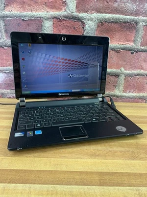 Mini laptop para jogos retrô Gateway KAV60 Intel Atom 1.60GHz 1GB RAM (Windows XP) - Imagem 1 de 4