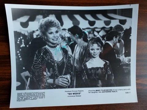 MARY TYLER MOORE Authentic Signed AUTOGRAPH 8 x 10 Photo Cover