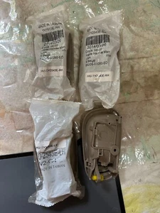 Lot of 4 TY2543E OEM 2 Front Right & 2 Front Left Interior Door Handles HU-TY254 - Bild 1 von 7