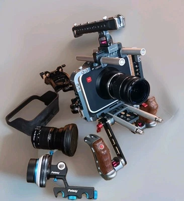 Blackmagic Design Cinema Camera BMCC 2.5K EF w/tilta Tilta Rig +2 Lenses. TESTED - Image 1 of 4
