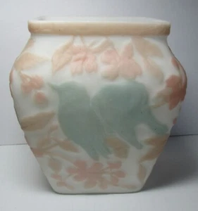 PHOENIX CONSOLIDATED GLASS CHICKADEE TRI-COLOR VASE ON CUSTARD SATIN - Picture 1 of 11