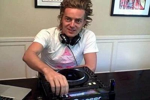 Adam Freeland Live Classics & Breaks DJ-Sets Compilation (1997 - 2025) - Picture 1 of 7