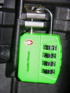 Pelican 1200 1300 1400 1630 1640 1660 1670 1690 0350 0450 Large shackle TSA Lock - Picture 1 of 3