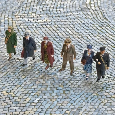 FG44 - 1940s Pedestrian Figures (x6) unpainted OO scale - Image 1 of 4