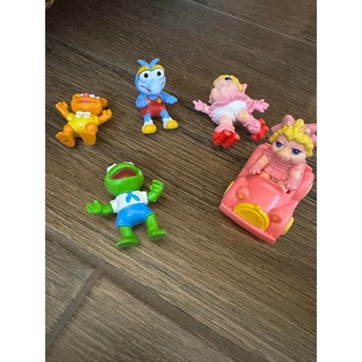 Lote de figuras de juguete vintage de bebés Muppets Kermit Gonzo Miss Piggy Fozzie bebé animal Foto 1 de 4