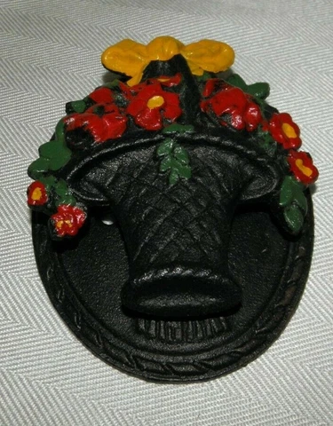 CAST IRON DOOR KNOCKER BLACK BASKET OF RED FLOWERS GREEN LEAVES yELLOW rIBBON Cover