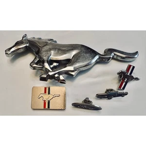 Juego de 5 emblemas de prendedores Ford Mustang  - Imagen 1 de 10