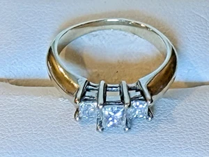 14K White Gold Three-Stone Diamond Engagement Ring w 3 Real Diamonds Size 5.25 - Picture 1 of 13