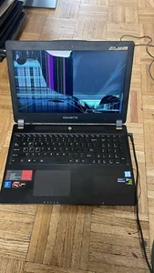 GIGABYTE P35 cracked screen NO back cover Core i7 NO RAM 6700HQ No HDD - Picture 1 of 4