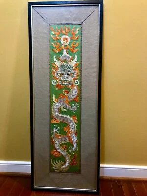 Antiguo dragón chino bordado sobre seda Foto 1 de 4