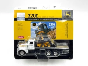 Minicargadora John Deere 320E 1/64 con camión recto Peterbilt modelo 367 - Imagen 1 de 1