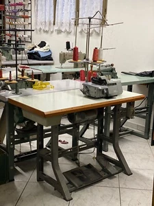 Macchina da cucire industriale Tagliacuci Singer 993 BX3 con Banco - Foto 1 di 21