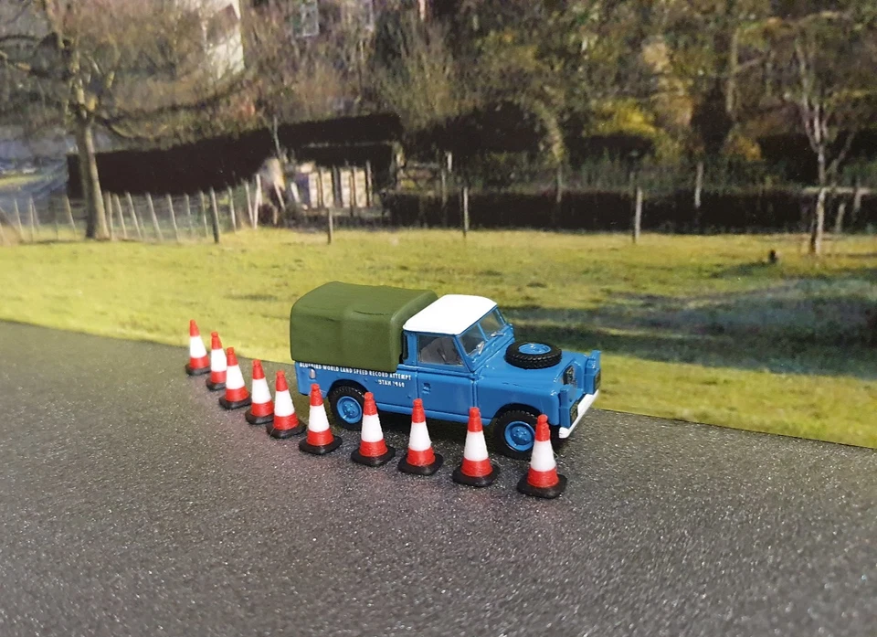 1:76  Scale Scenery - OO Gauge Model Railway Traffic / Road Cones -  (x10) - Image 1 of 1