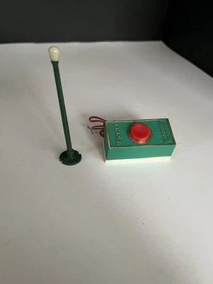 Кнопочный переключатель TYCO Prestomatic — управление аксессуарами в масштабе HO и зеленый уличный фонарь - Изображение 1 из 4