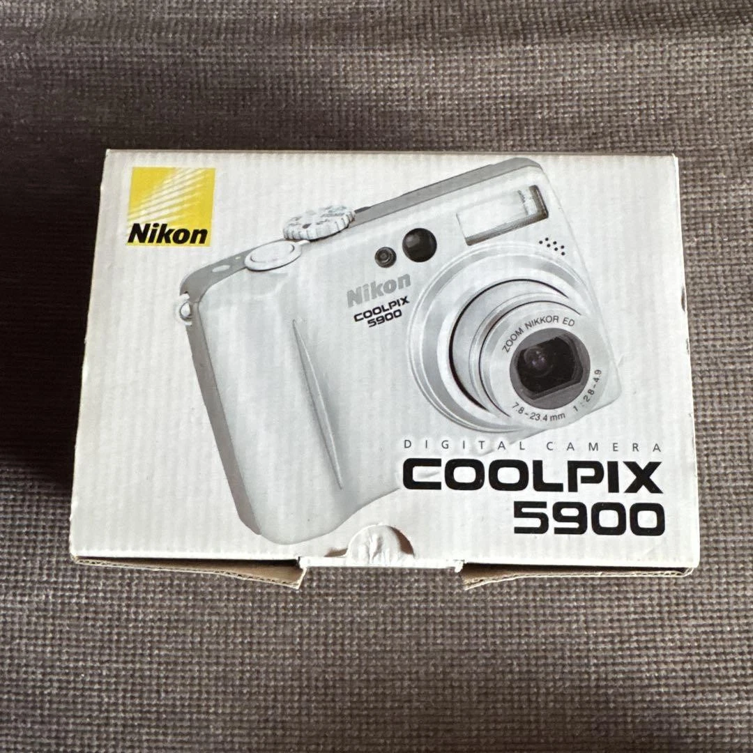 Nikon COOLPIX 5900 デジタルカメラ Nikon Coolpix 5900 5.1-megapixel digital camera at Crutchfield