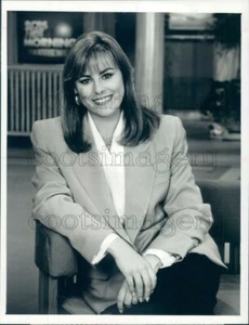 1989 Press Photo Lovely TV News Correspondent Kathleen Sullivan - Picture 1 of 2