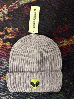 Nuevo gorro alienígena púrpura nunca usado Urban Outfitters con etiquetas Foto 1 de 2