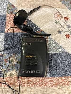 Sony Walkman Radio AM/FM Cassette Reproductor de Cinta Auriculares Están Rotos Foto 1 de 4