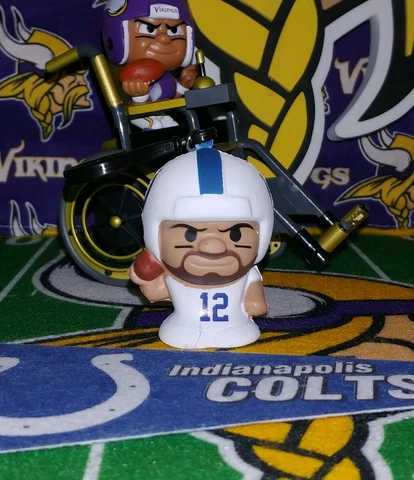 2019 NFL SqueezyMates Colts QB Andrew Luck SloFoam 2.5-inch figure  Teenymates Cover
