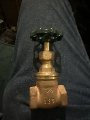 Hammond 600 Gate Valve  125 Lbs  1/2"  Threaded Nib Nos - Image 1 of 4