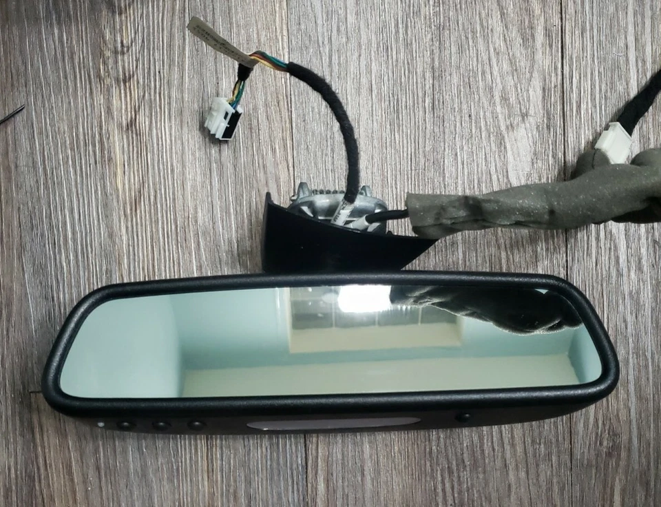 08-11 Mercedes W204 C300 C350 REAR VIEW MIRROR W/ GARAGE DOOR OPENER HOMELINK - Image 1 of 4