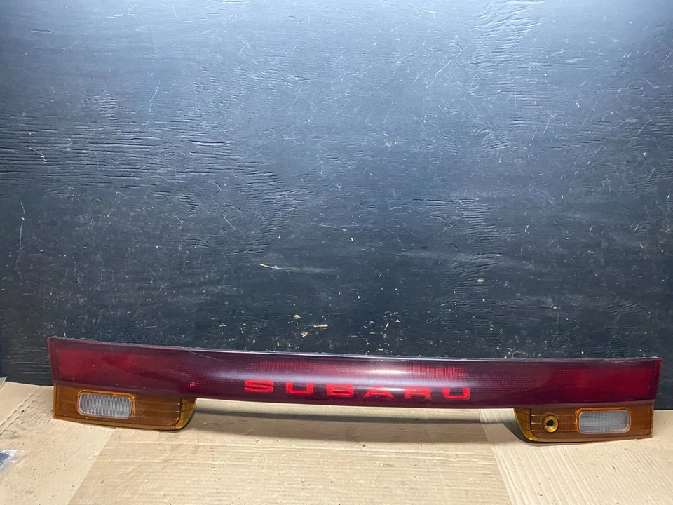 Panel de luz trasera central montado en el maletero Subaru Legacy Wagon 1995 a 1996 V3377 DG Foto 1 de 4
