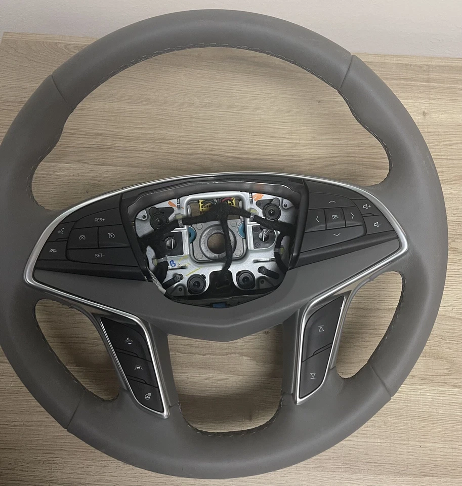 Cadillac XT5 2017 volante - P/N 84214051 - (titanio oscuro) Foto 1 de 4