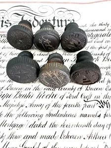 Tappi bottiglia vulcanite nera vintage (6 diversi) Inghilterra - Foto 1 di 11