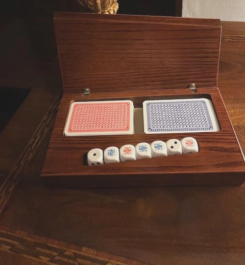 Cofanetto in legno carte da gioco e dadi con bassorilievo argento MIDA perfetto - Immagine 1 di 4