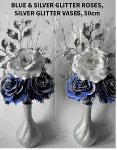 BLAUE & SILBER GLITZERROSEN, 2 x SILBER GLITZER GLITZER GLÜHBIRNENVASEN, HANDGEFERTIGT, 50 cm - Bild 1 von 6