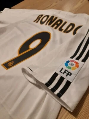 Maillot foot vintage Real Madrid domicile 2003-2004 floqué Ronaldo taille L - Photo 1/4