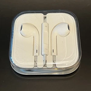 New Apple iPhone Earphones Earpods 3.5mm - Picture 1 of 5