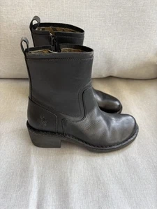 Fly London Größe 6,5 Euro 36 Stiefel Freizeit Schlupf Knöcheldecke schwarz Leder - Bild 1 von 6