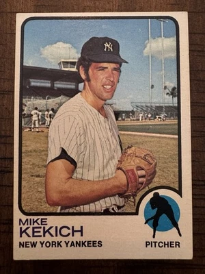 1973 Topps #371 Mike Kekich Vintage Baseball Card Error Off Center Misaligned - Image 1 of 4