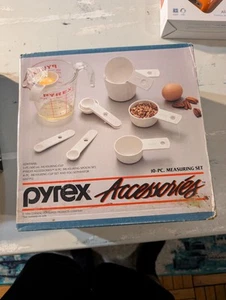 NOS Sealed Vtg Pyrex Corning Accessories 10 Piece Measure Set USA - Bild 1 von 2