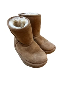 Kids Classic Short Brown Tan Ugg Boots Girls Size 11 leather sheepskin lining - Picture 1 of 9