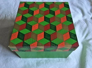Vintage Marshall Field's Pubblicità Funky Stacked Cubes Natale Sq Confezione Regalo - Foto 1 di 2