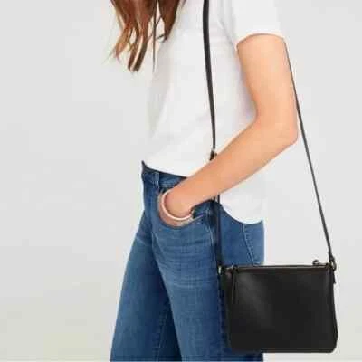 Bandolera Forever 21 de cuero con doble cremallera - negra Foto 1 de 4