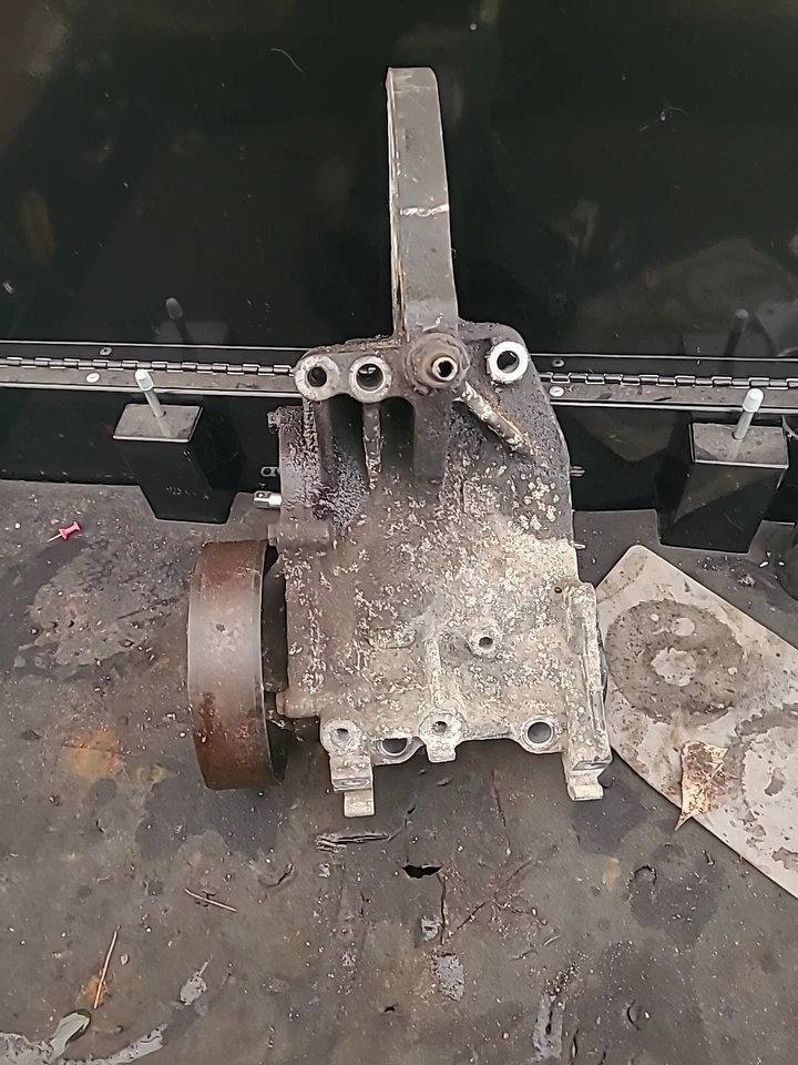 2002-2006 Acura Rsx Base K20a3 Water Pump Housing - Image 1 of 4