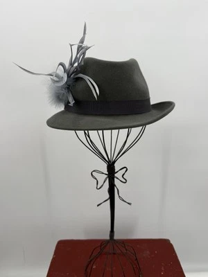 Sombrero de fieltro vintage Chapeau Everest para mujer Fedora gris plumas Ets Ecuyer Thomas Foto 1 de 4