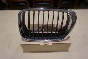 1999-2001 E46 51138208489 OE Genuine Grille Left 325i 330i 323i - Picture 1 of 6