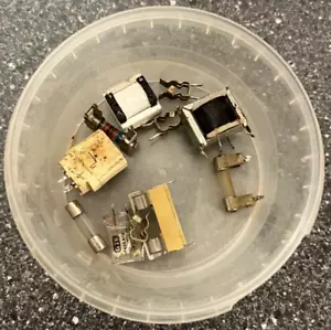 Vintage verschiedene elektronische Bauteile - Transformatoren, Widerstände, S... - Bild 1 von 5
